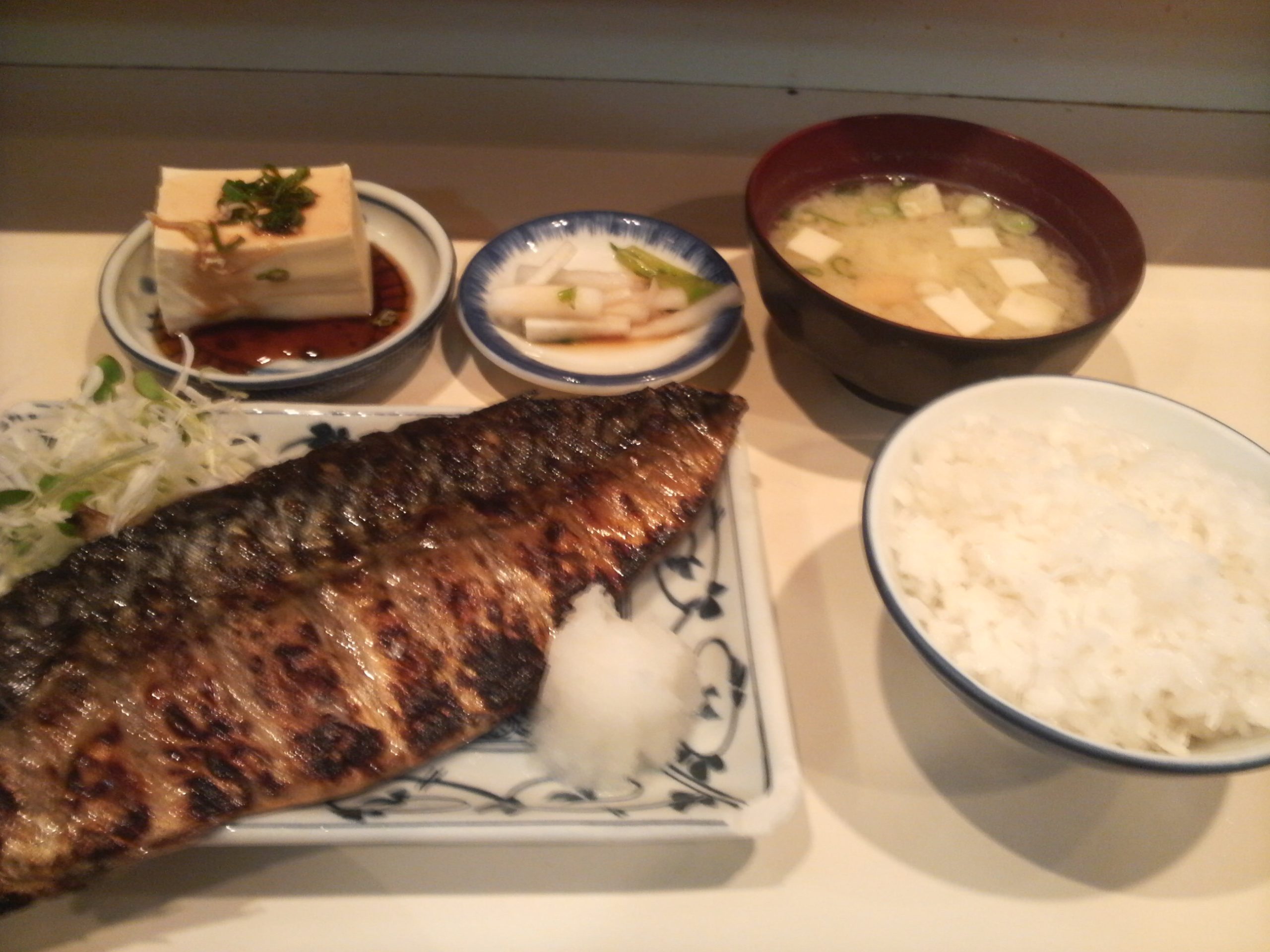 ランチはサバ定食のみのお店 福岡市 株式会社arizona